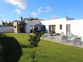 Alluring Villa in Salir de Matos with Private Pool Garden and Coast Nearby